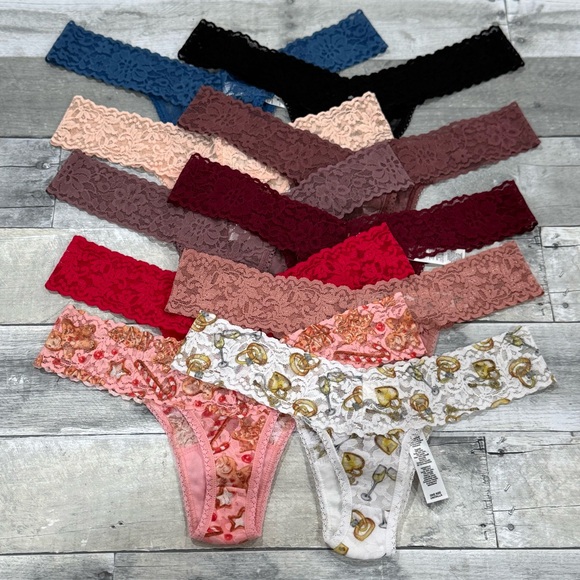 HANKY PANKY Signature Lace Low Rise Thong 10-Pack Assorted Colors & Styles O/S - Picture 2 of 4